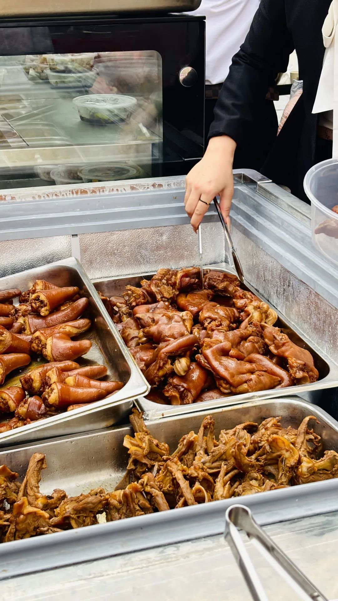 长沙一五星级酒店摆摊卖卤味,2小时销售额达8000元