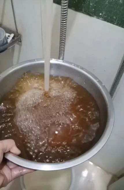 江门市多个区的自来水被质疑像酱油像黄河水，水务部门：水质没问题