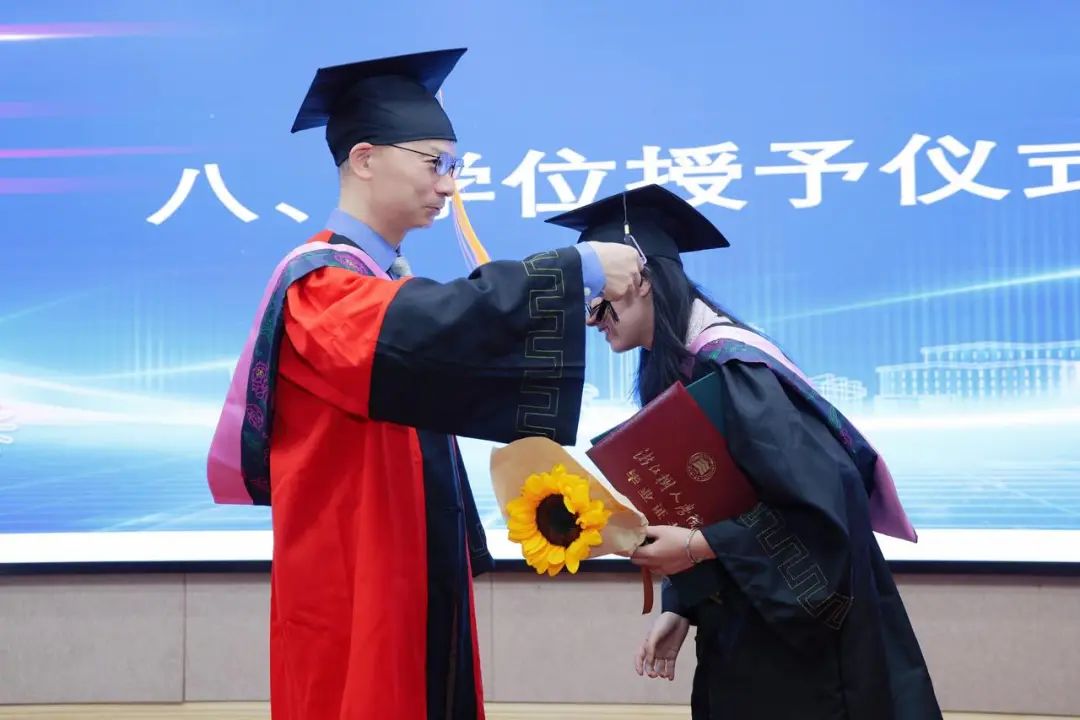 光明日报：抢手的家政本科生，击穿了哪些偏见？