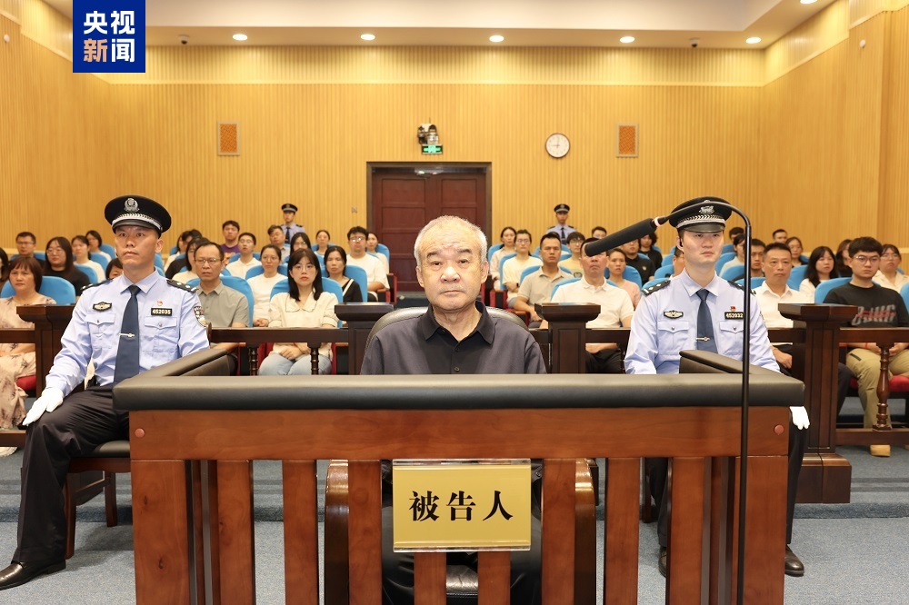 受贿2.29亿余元，新疆维吾尔自治区政协原副主席窦万贵一审被判死缓