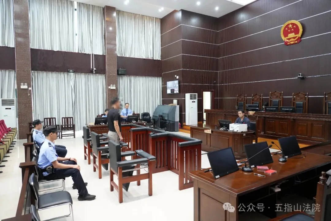 海南一图书馆馆长醉驾被判拘役,50余名公职人员旁听以案释法