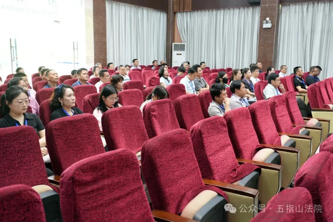海南一图书馆馆长醉驾被判拘役,50余名公职人员旁听以案释法