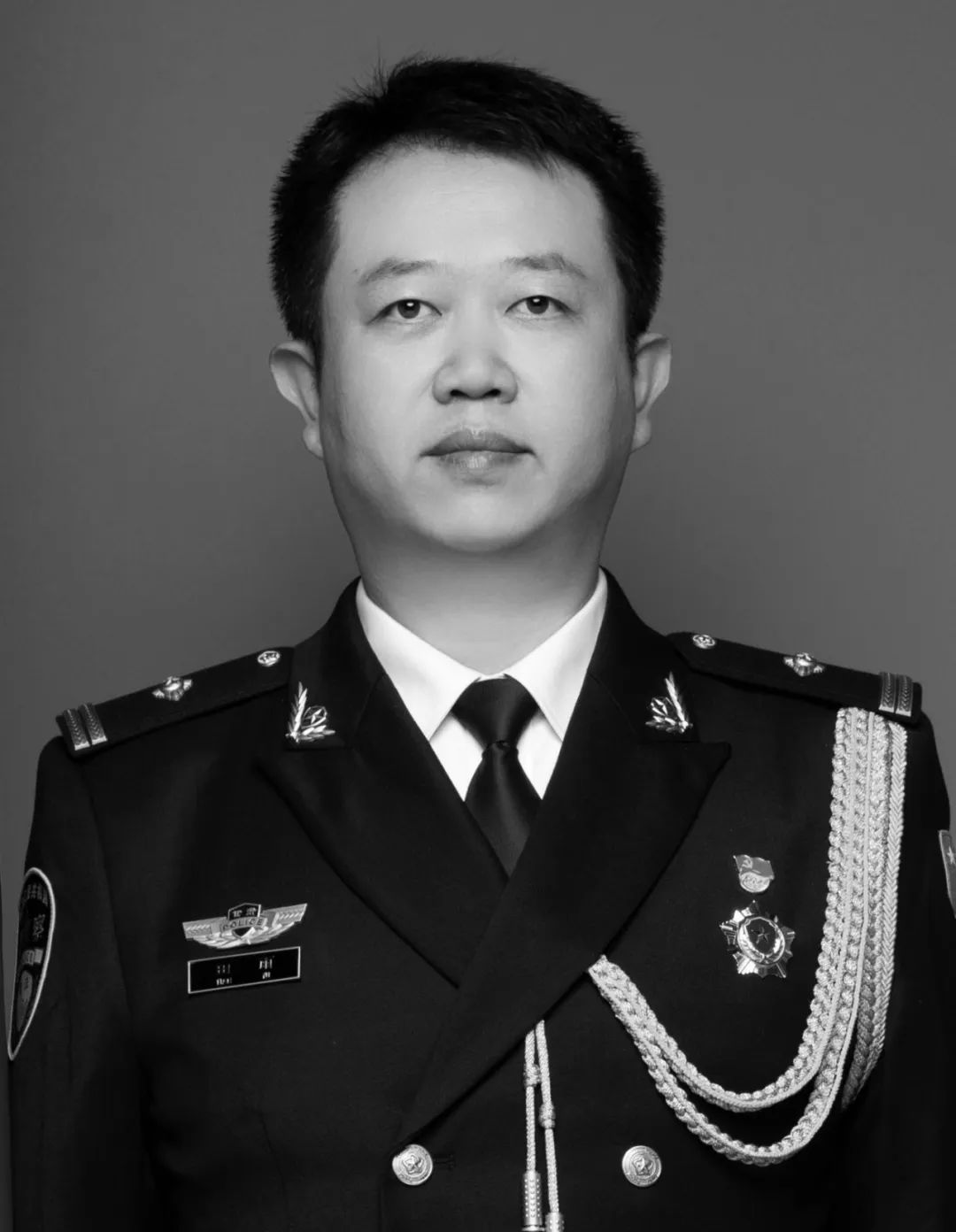 甘肃兰州监狱一监区教导员田雨在执勤时倒地殉职，年仅45岁