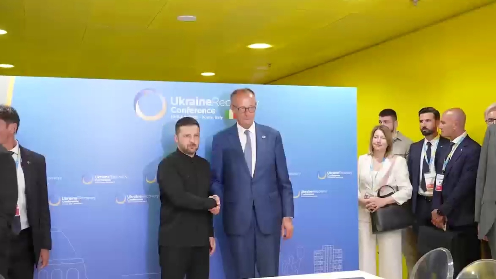 乌克兰总统与德国总理举行会谈，讨论武器供应和重建事项