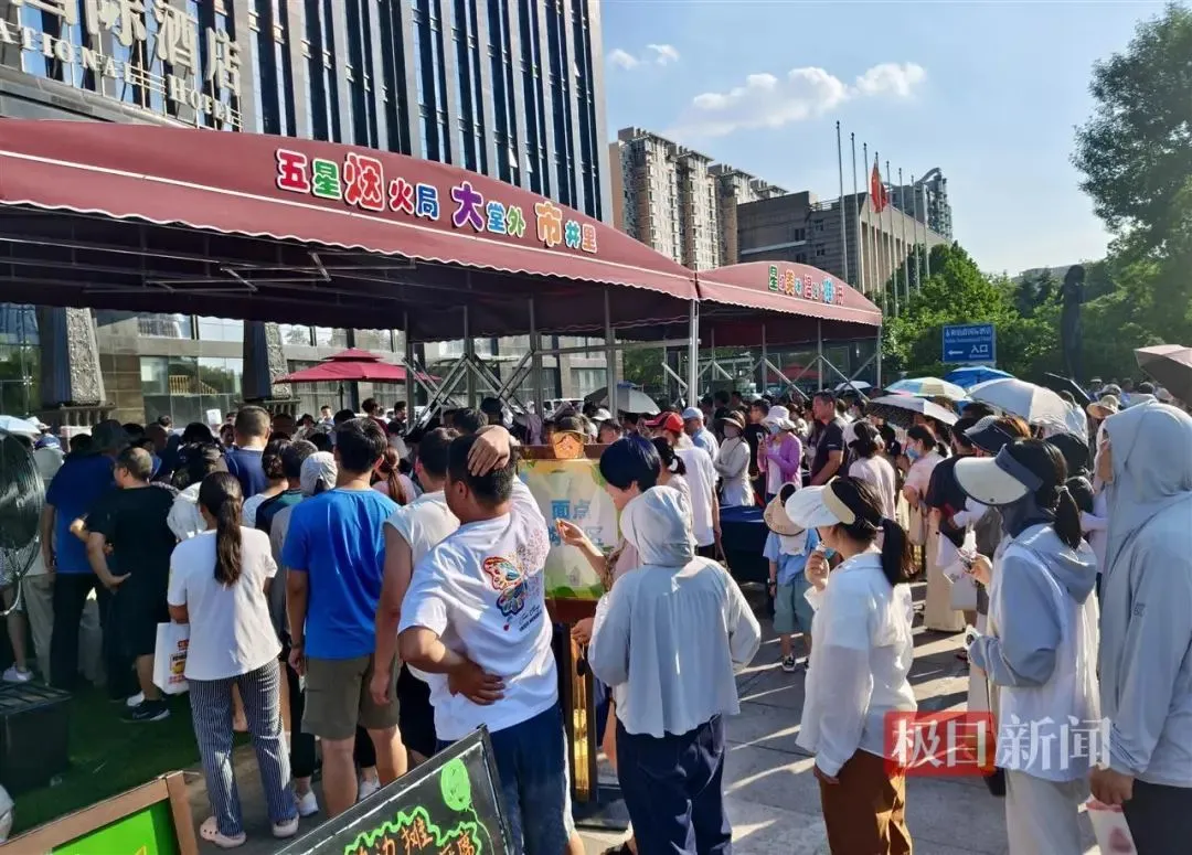 光明日报：五星级酒店“摆地摊”，有何不可？