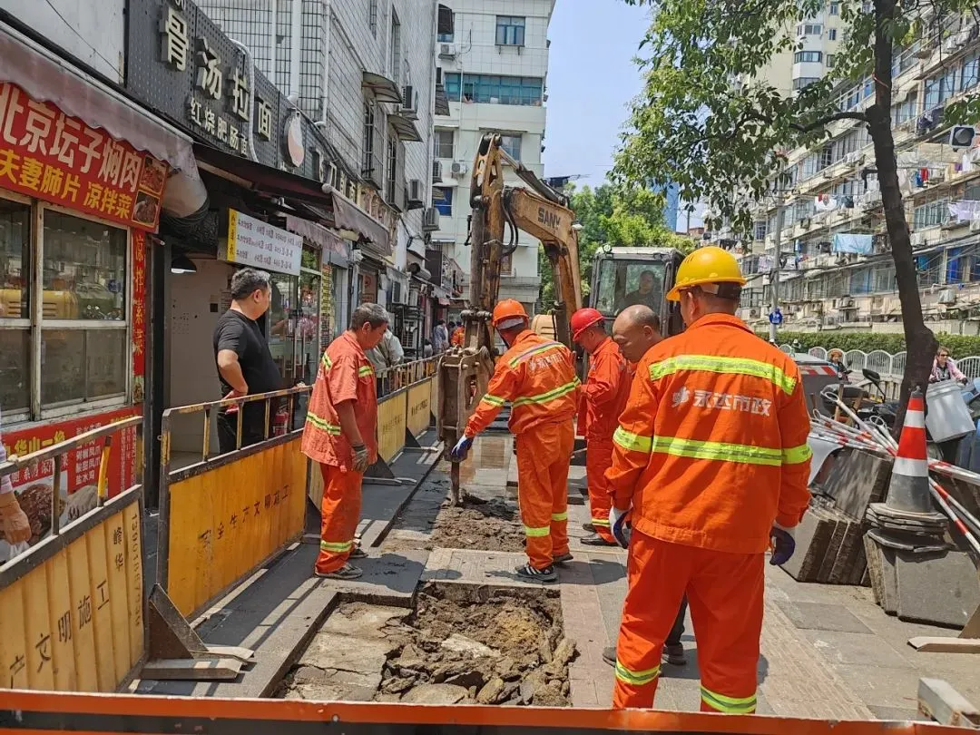 哔哩哔哩:淘票票乐影卡-老小区居民家中马桶反水，如何破解施工、资金等难题完成管道改造？