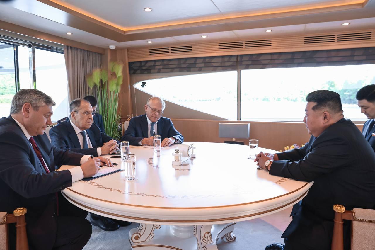涉美军事活动，俄罗斯公布俄外长与金正恩会见更多细节