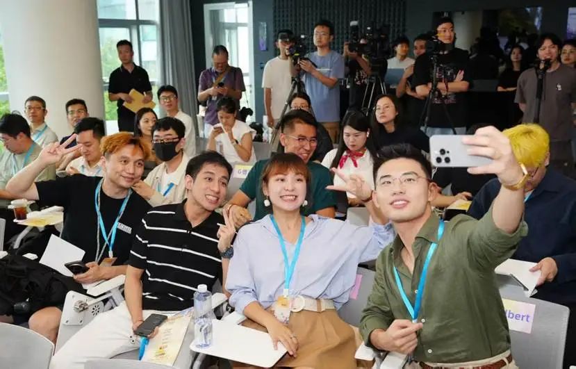 “青春正澎湃”上海网络大V沙龙在V聚场举办