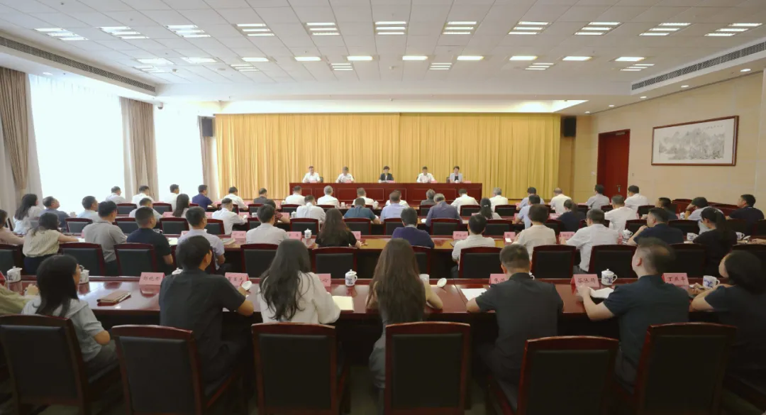 安徽省委常委覃卫国任省委政法委书记