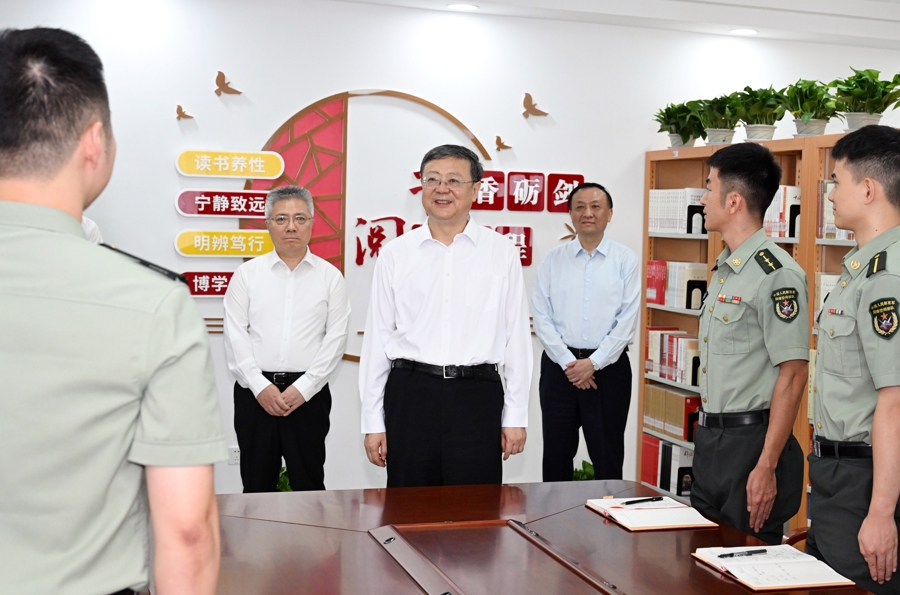 八一建军节到来之际，陈吉宁走访慰问驻沪部队官兵