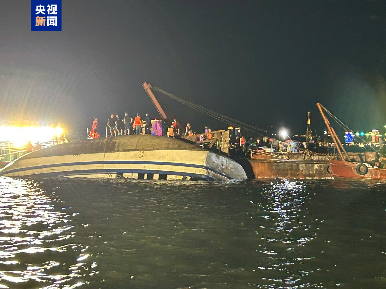 越南游船倾覆事件搜救结束，49名船上人员确认39人死亡