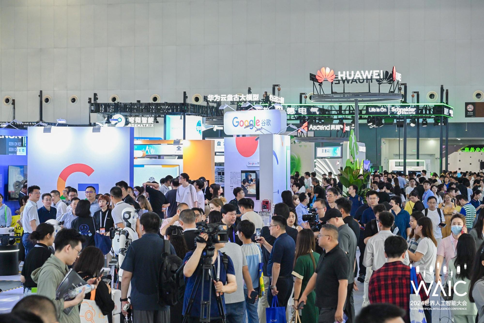 7大革命性产品!不玩噱头能干活,WAIC25上的AI具象化了