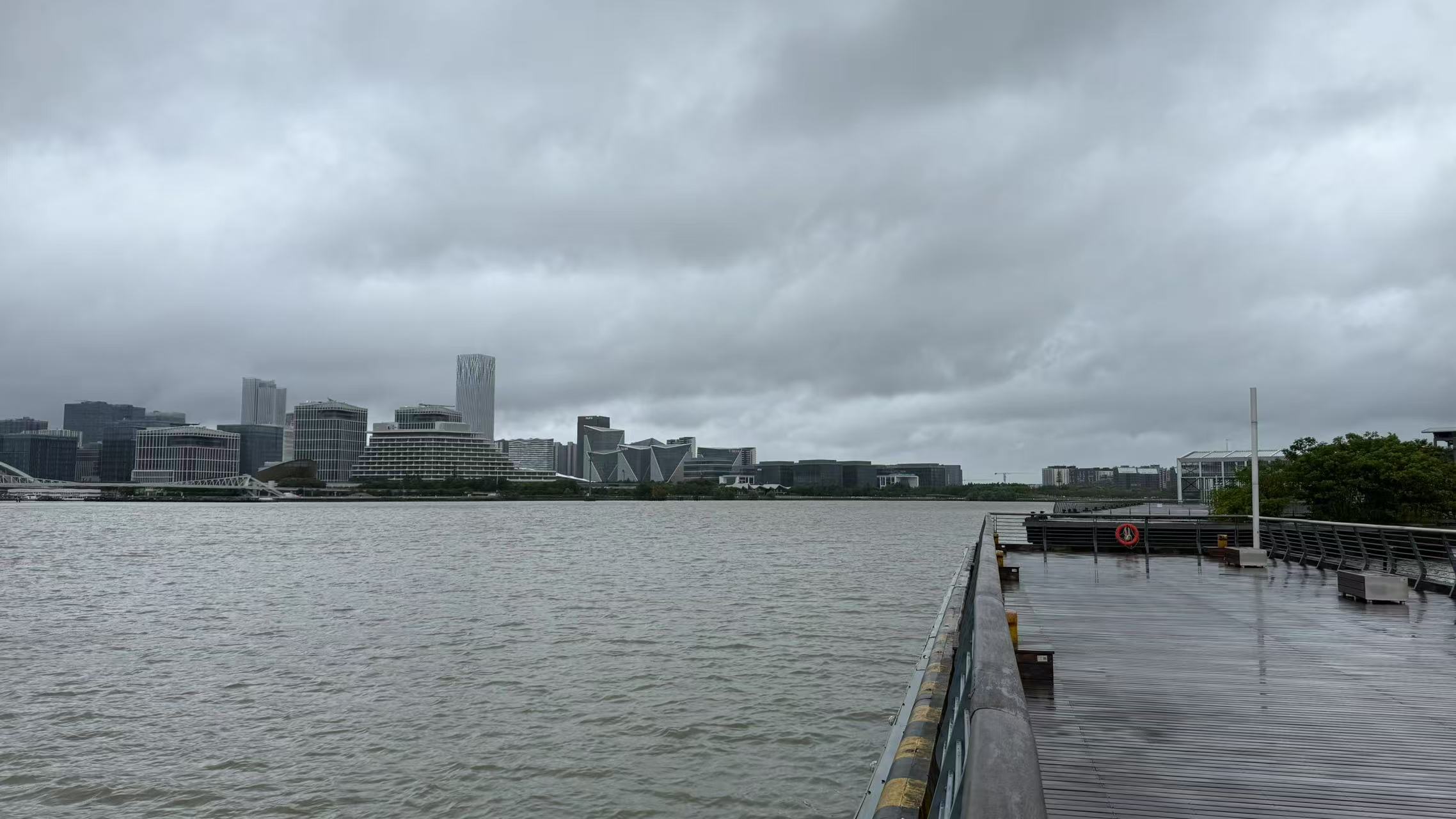 上海发布暴雨黄色预警，已转移安置28万人
