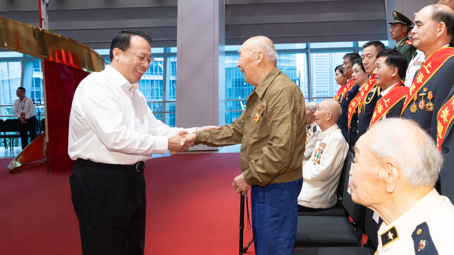 龚正市长会见抗战老兵代表、驻沪部队官兵代表和年度上海“最美退役军人”代表