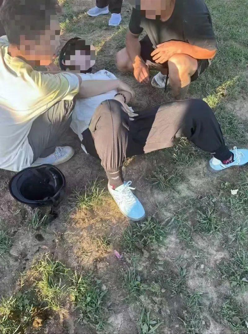长白山一游客被马踢中，称可能做不成父亲，文体局：设有警示牌