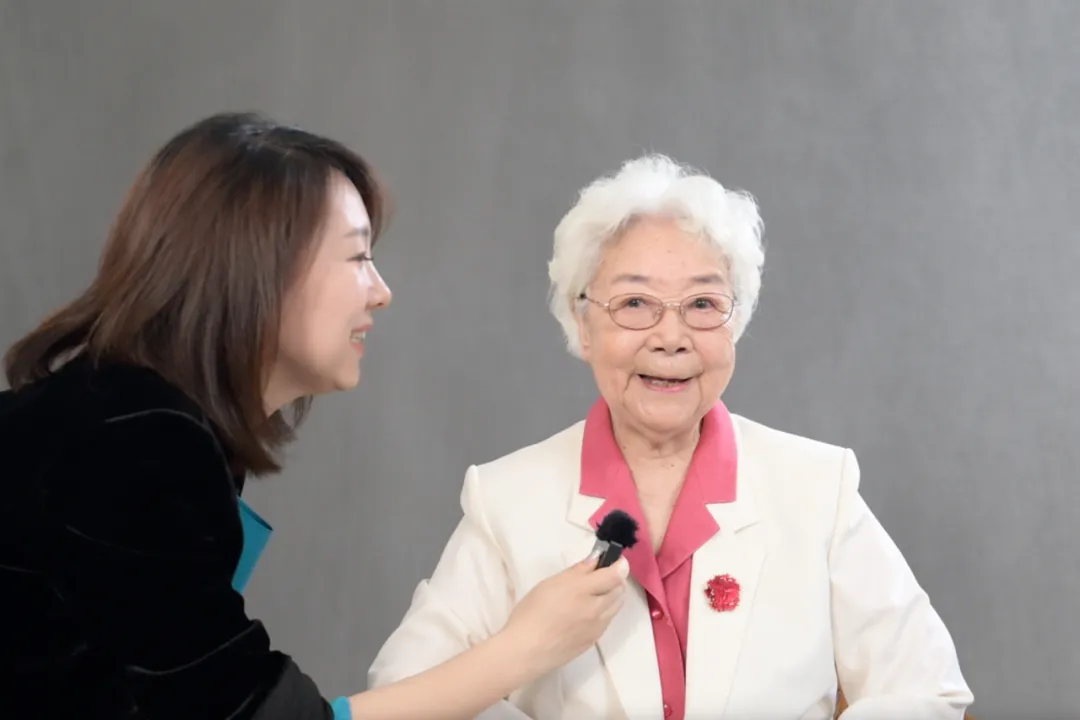 视频丨96岁人民艺术家田华朗诵诗歌,向青年朋友送祝福