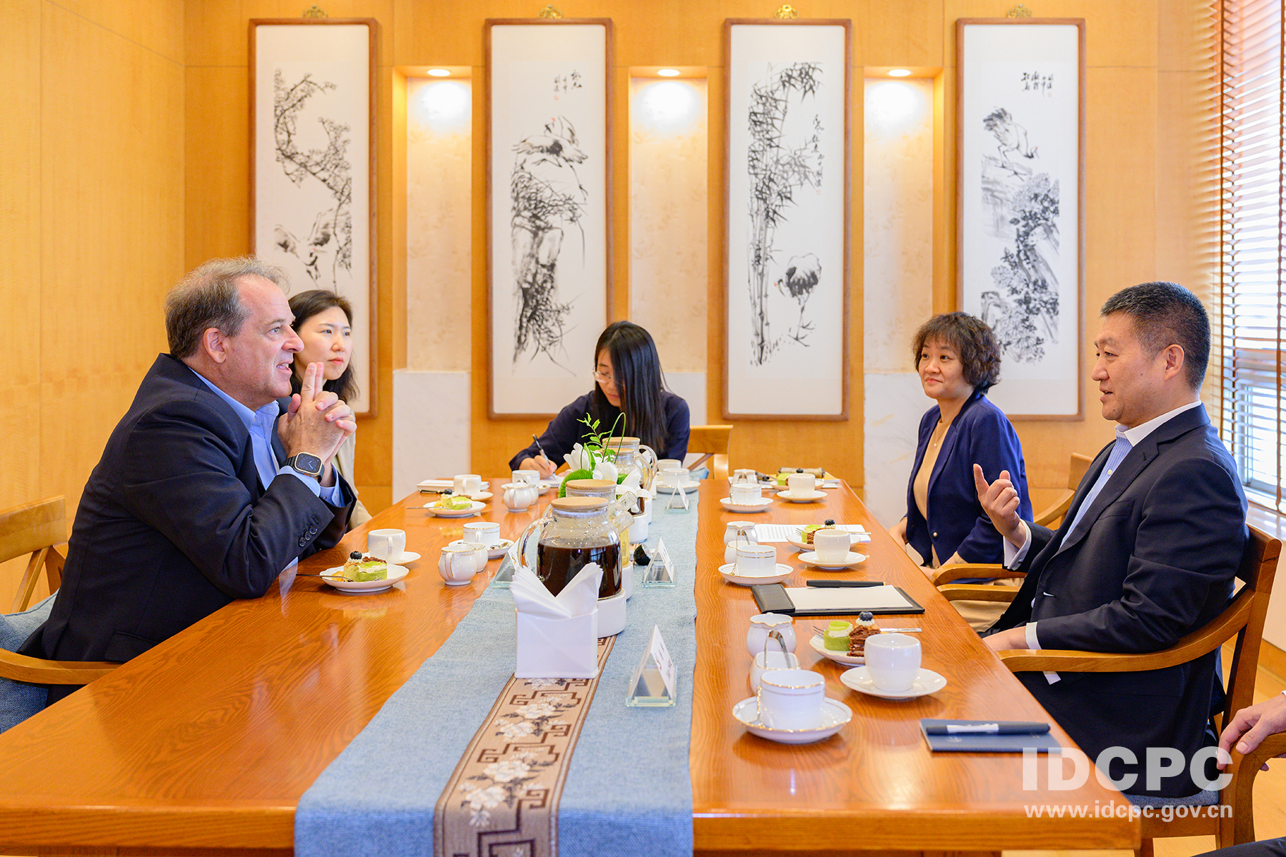 狮子座女生姻缘:八字合婚www.jixiangqiming.vip：-中联部副部长陆慷会见美中贸易全国委员会会长谭森