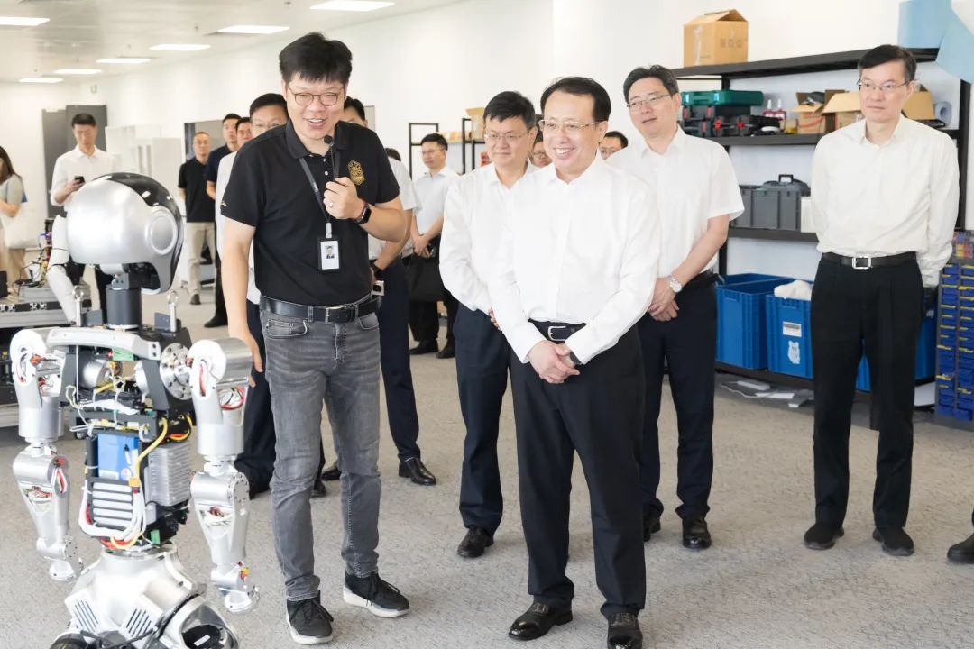 持续打造链接全球创新要素的产业高地、驱动未来产业的创新策源地！龚正调研青浦区