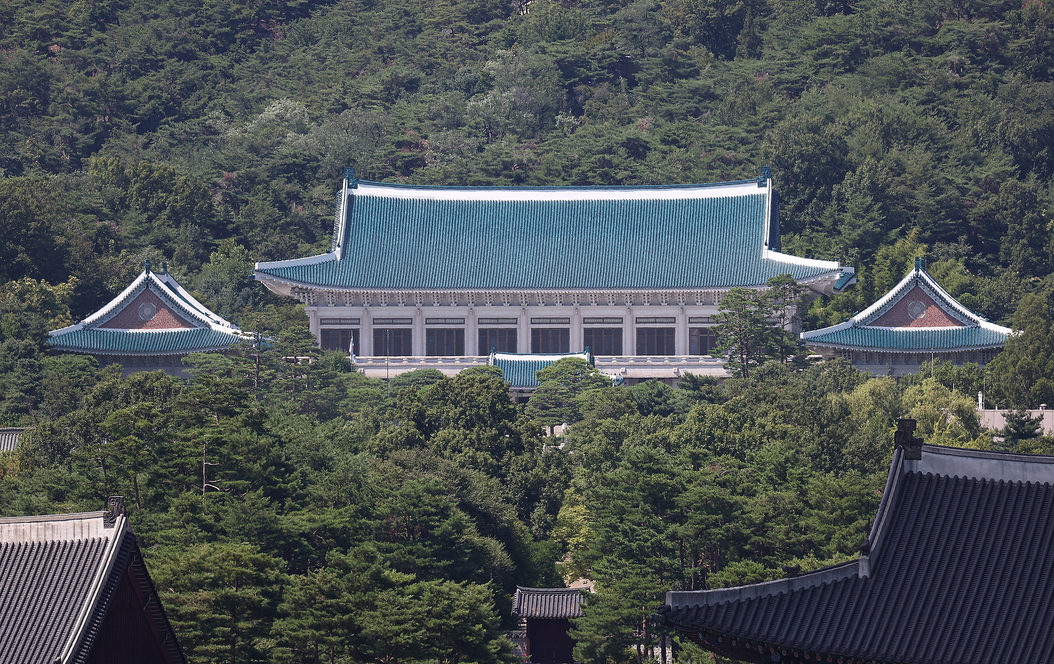韩国青瓦台关闭，整修后将再次用作总统府
