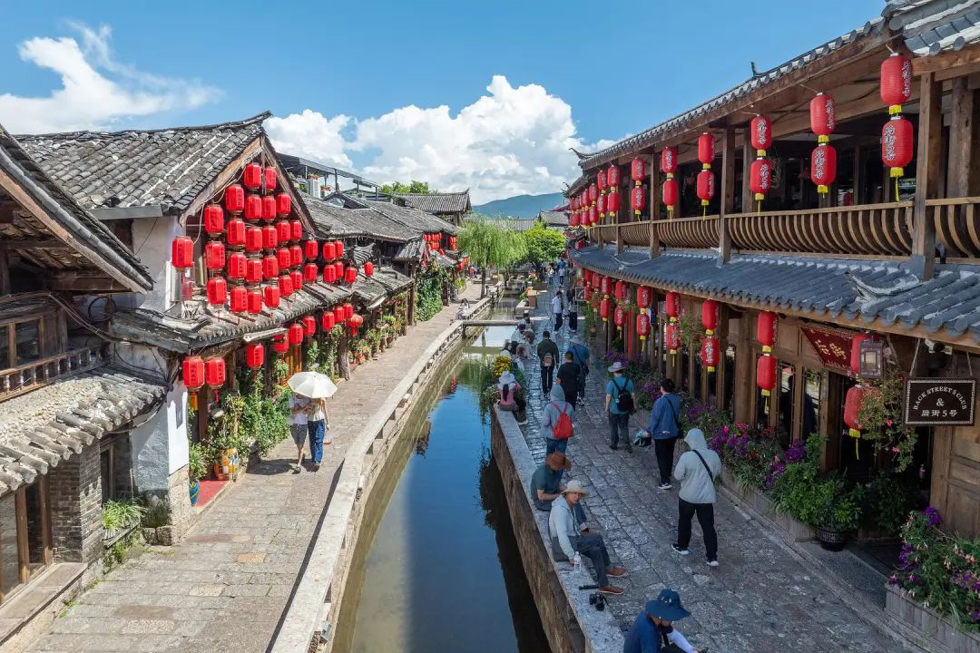 “丽江古城每人收50元”新规首日，古管局称没围墙、散客自由进出