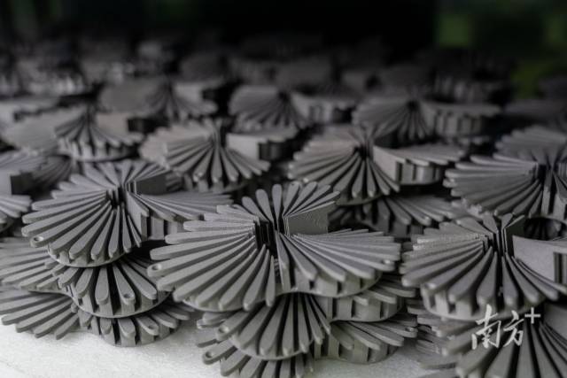 解码火炬“绽放”:内含岭南文化密码,采用不锈钢3D打印工艺