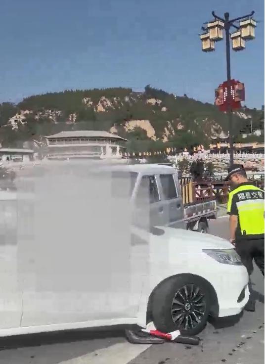 山西隰县警方回应“女司机逆行顶撞交警”:是本地人,正调查处理