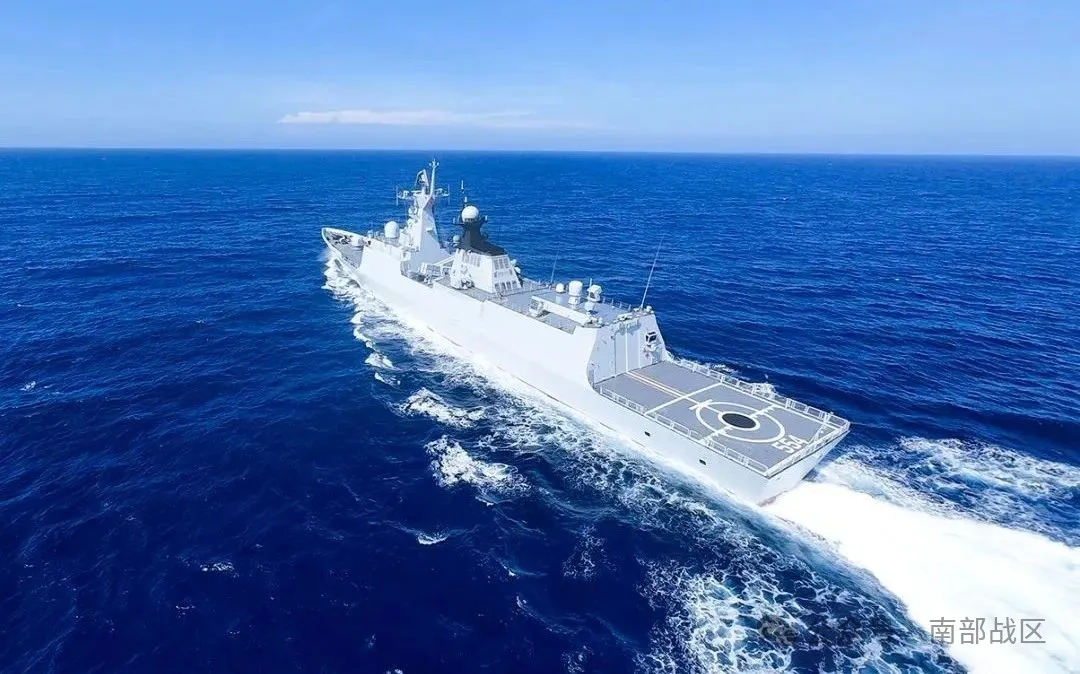 通辽舰、郴州舰奔赴南海某海域，开展实际使用武器训练