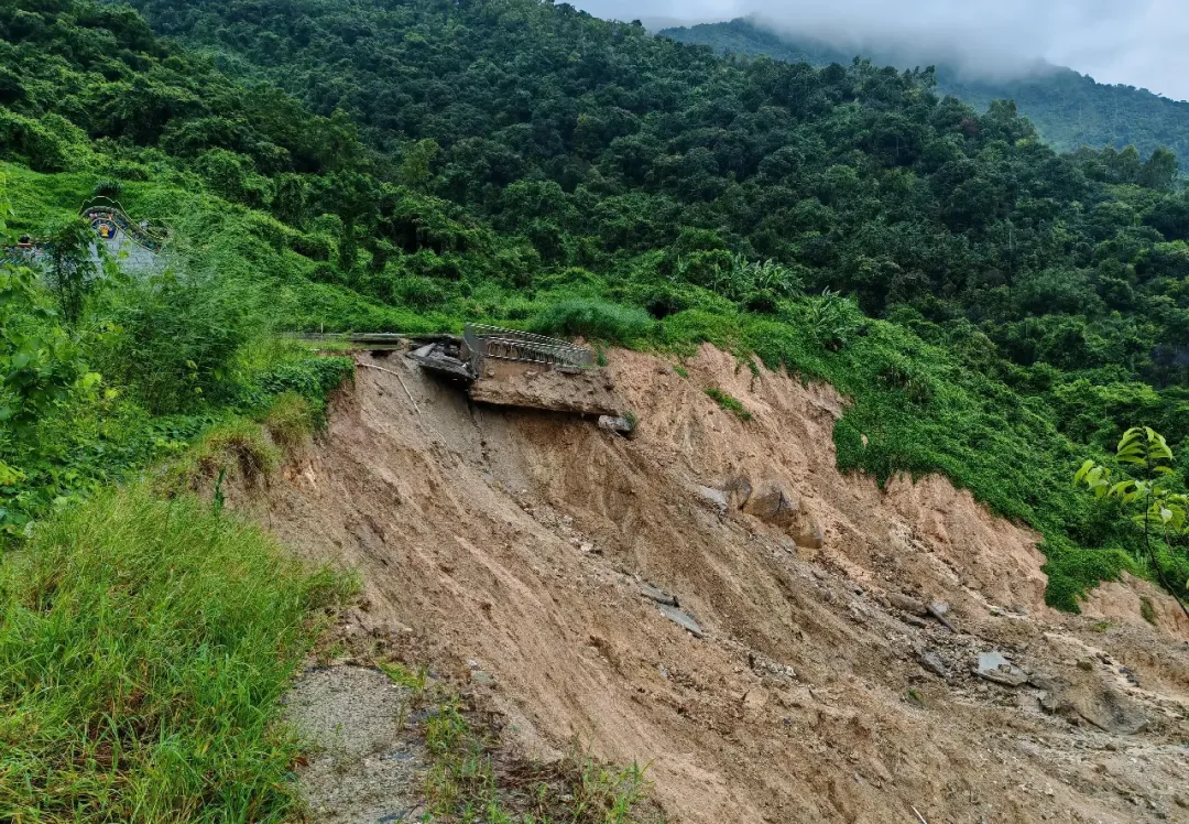 记者深入惠州惠东山体滑坡现场，了解10名群众安全转移的背后故事