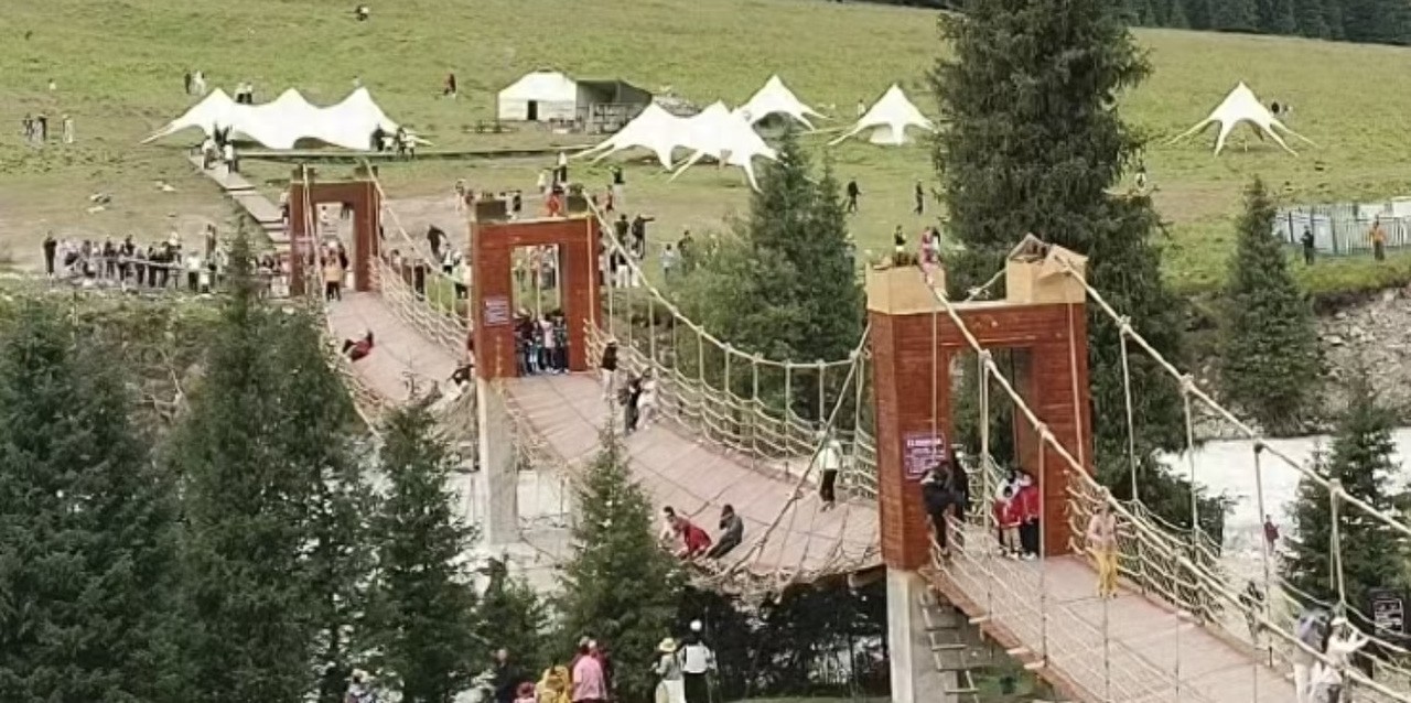 新疆夏塔景区桥索断裂致5死24伤，救人者与游客还原事故现场和救援过程