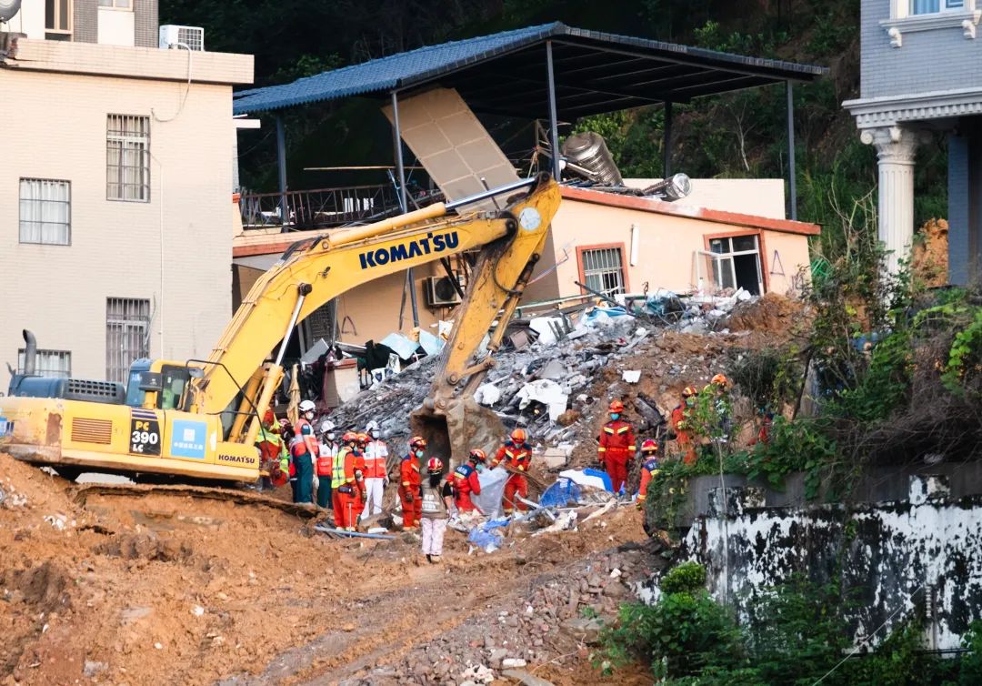 广州白云区山体滑坡第12名被困人员被发现，仍有2人失联