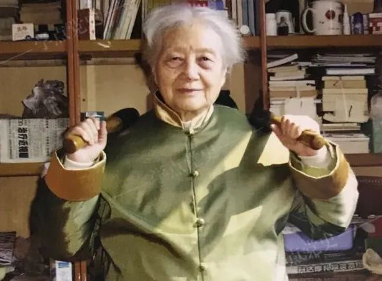 108岁原中共南方局工作人员李白蕾逝世，曾参与编辑《周恩来年谱》