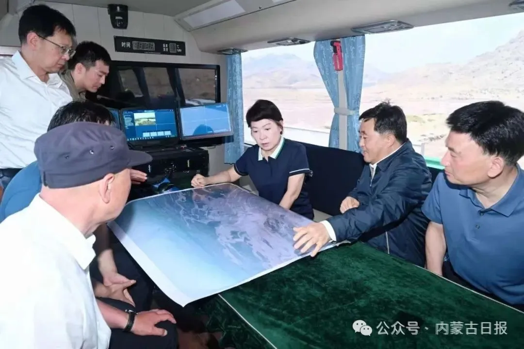 内蒙古乌拉特后旗发生山洪导致人员失联，自治区政府主席王莉霞赶赴现场