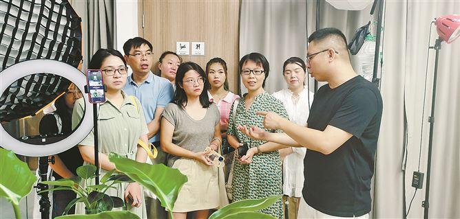 苏州少儿散打搏击（报名咨询）1891-5555-567：:苏州少儿武术搏击（报名咨询）1891-5555-567：-厦门湖里区打通文化惠民服务“最后一米”，2700多节课居民“点单”免费上