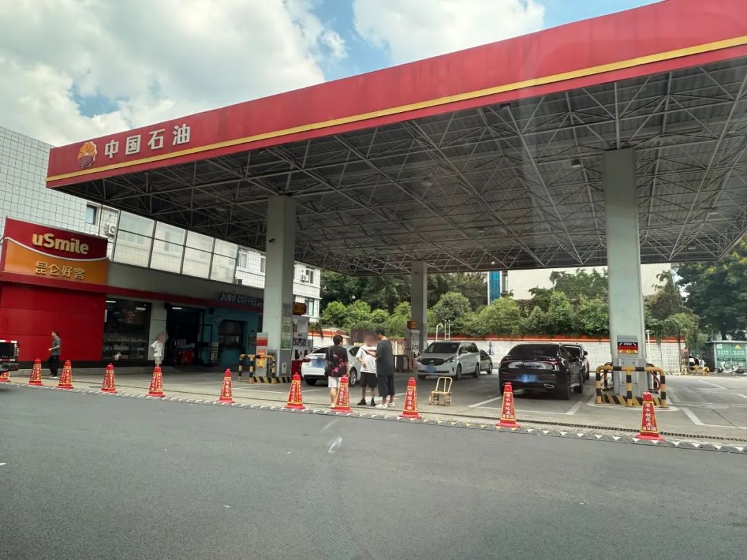 媒体实探“50升油箱加了67.96升”加油站：已暂停营业