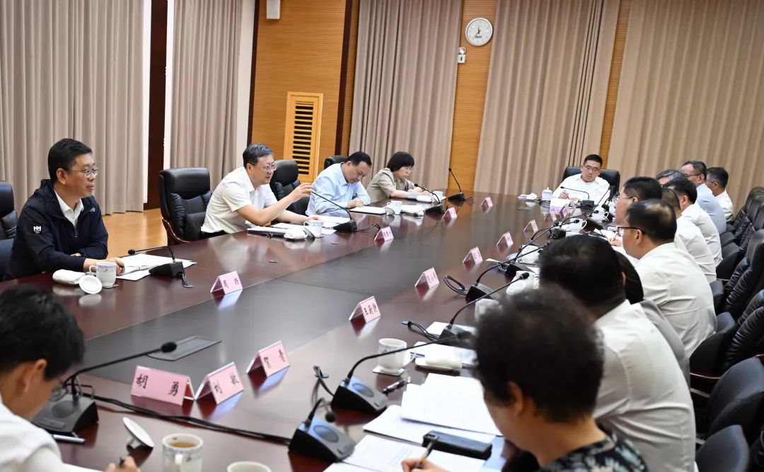 更好锻长板、扬优势、优布局、强功能!陈吉宁在静安区调研、下沉调度经济运行