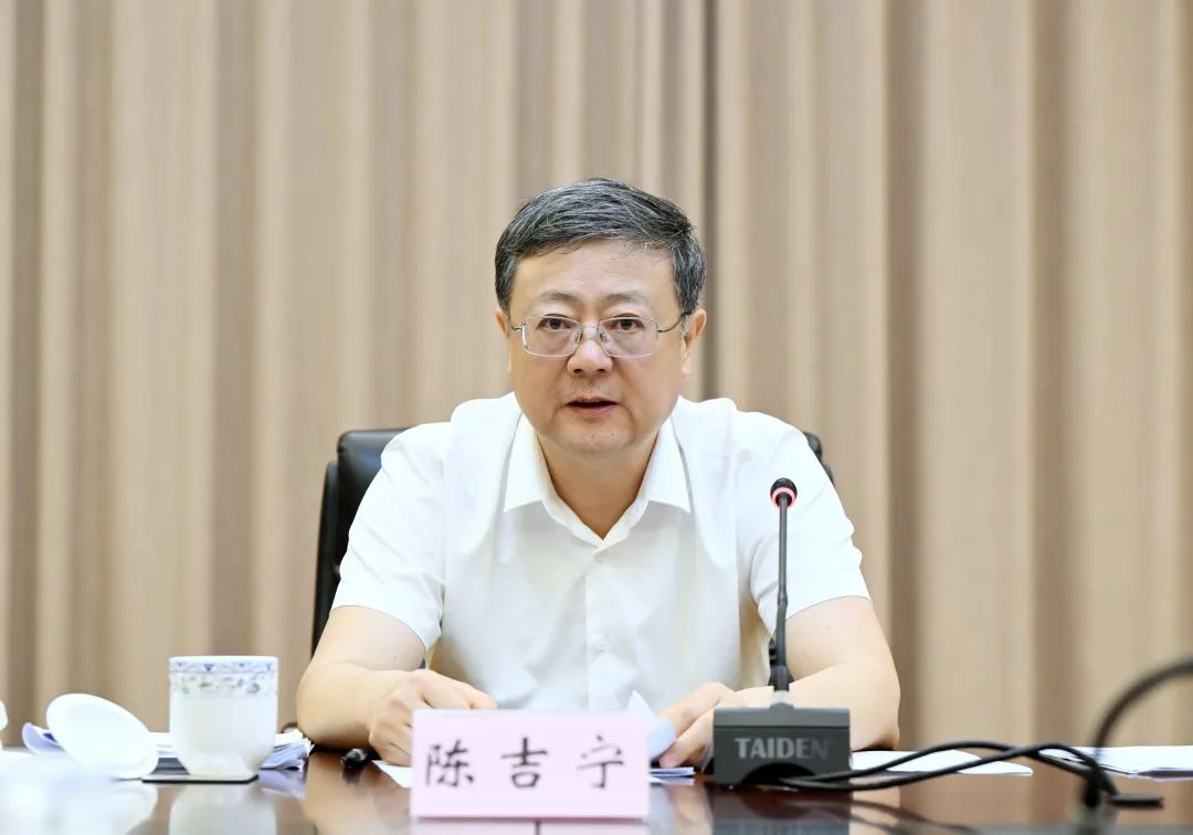 更好锻长板、扬优势、优布局、强功能!陈吉宁在静安区调研、下沉调度经济运行