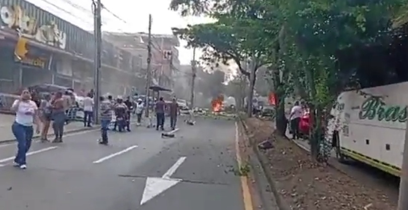 哥伦比亚空军基地附近爆炸致2死，哥总统：恐怖主义报复
