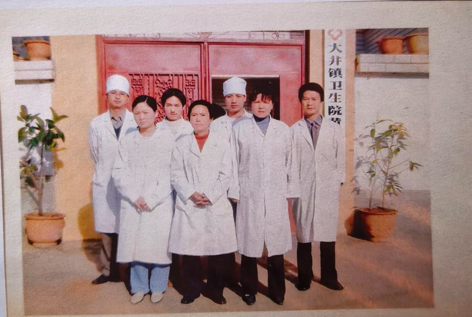 一个村医与县卫健局的拉锯战:举报后被指非法行医,以及悬而未决的复议决定