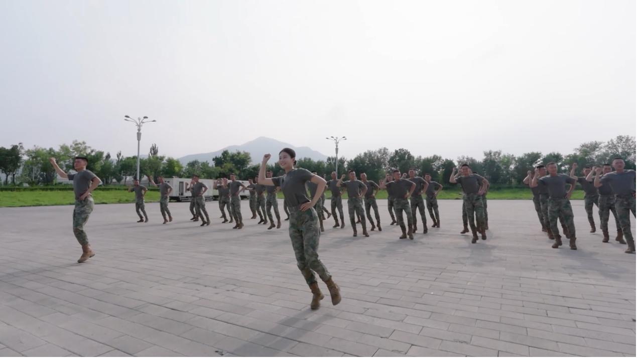 九三阅兵装备方队中唯一的“女教头”,是她!