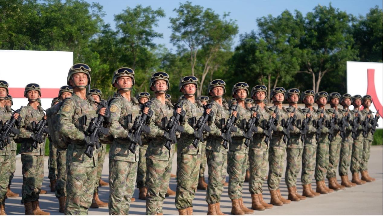九三阅兵装备方队中唯一的“女教头”,是她!