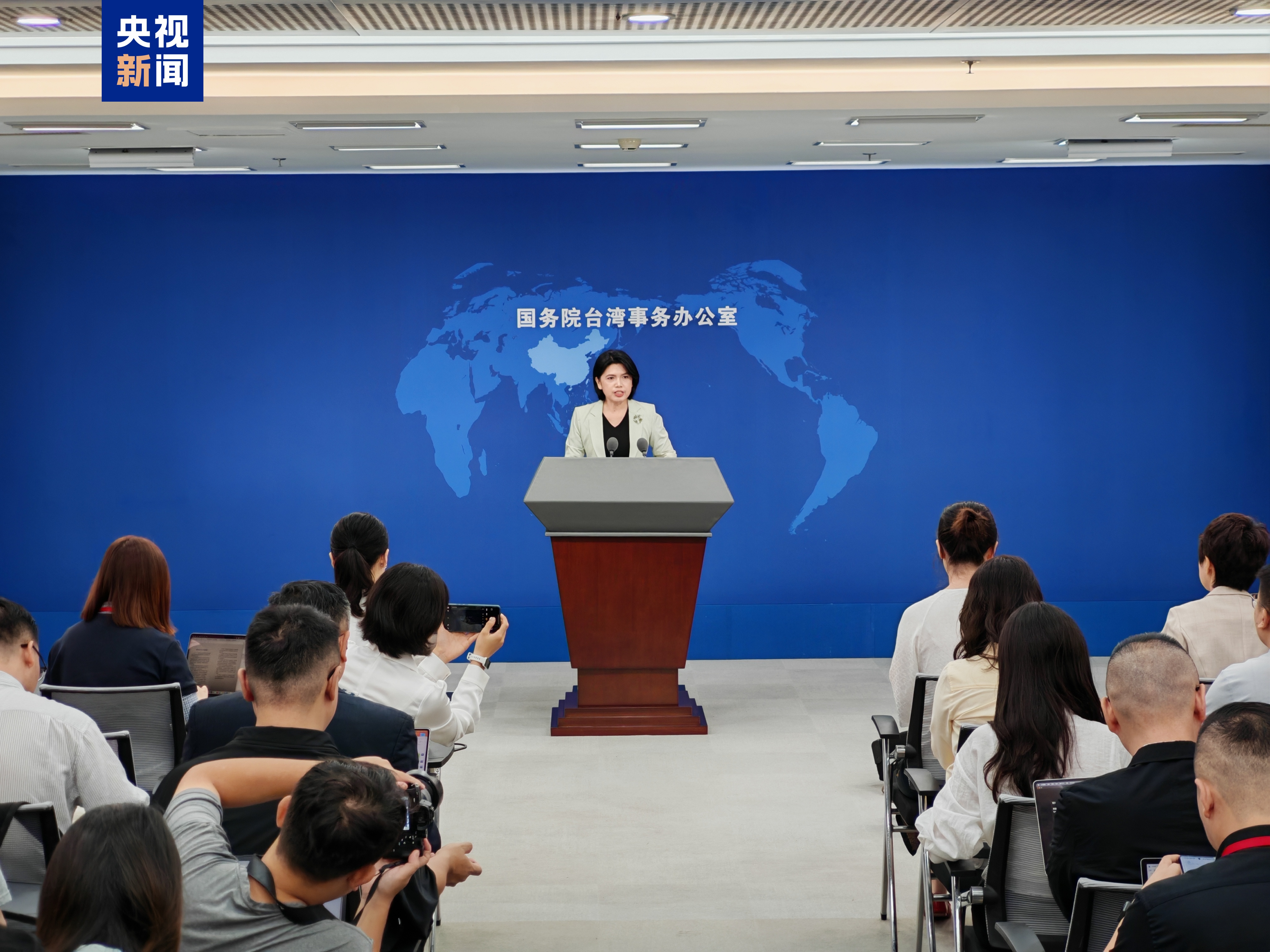 免收台湾“首来族”申办台胞证证件费受好评，国台办：将继续出台更多政策