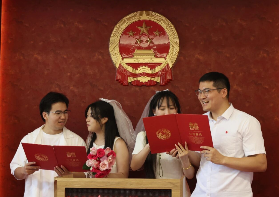 婚姻登记“全国通办”后首个七夕节,众多城市新人领证数量创“小高峰”