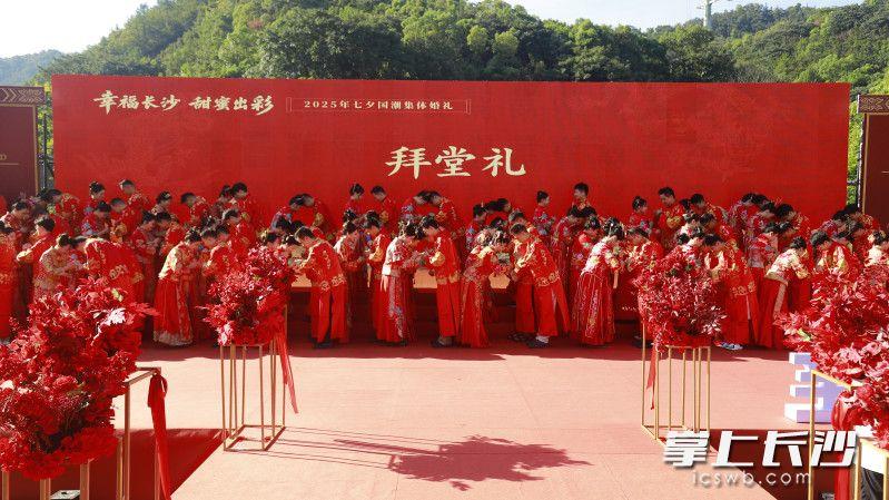 婚姻登记“全国通办”后首个七夕节,众多城市新人领证数量创“小高峰”