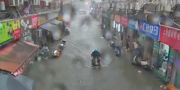 上海黄浦人民广场站今日累计降雨量达100毫米,积水路段已退水