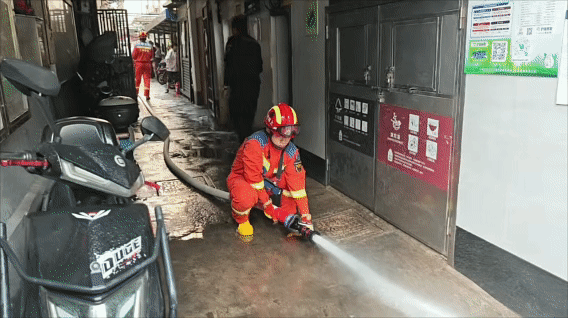 上海黄浦人民广场站今日累计降雨量达100毫米,积水路段已退水
