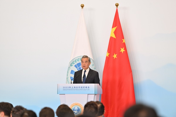王毅同上海合作组织秘书长共见记者