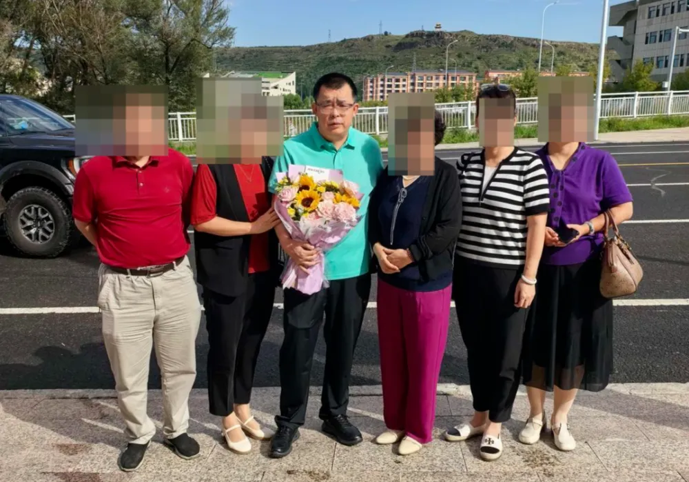 “内蒙古警察枪击案”当事人今日刑满释放,此前重审从无期改判四年