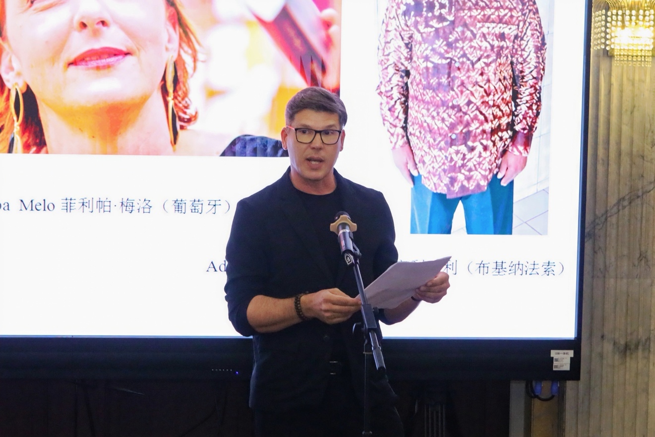 八位外国作家,两个月,一座城:他们在上海写作