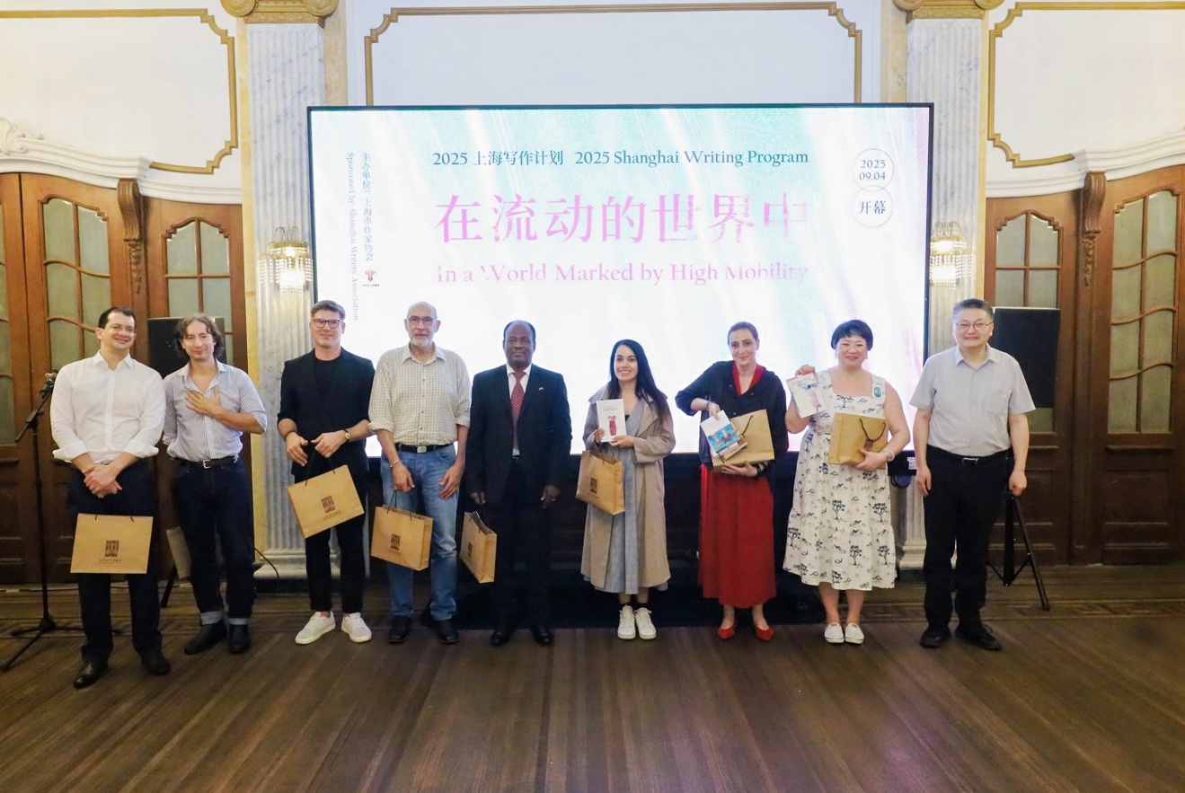 八位外国作家,两个月,一座城:他们在上海写作