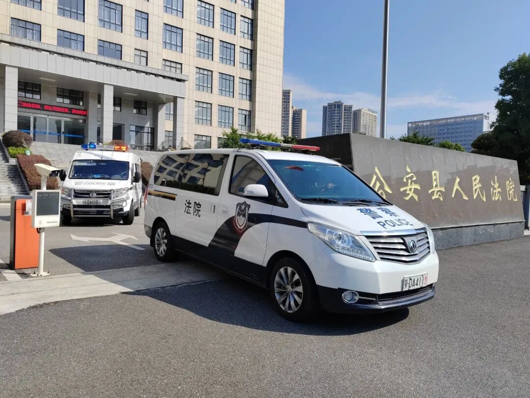 案中案:医生将350万灰色收入暗中存入原保姆账户,保姆发现后花81万买车、大额打赏男主播
